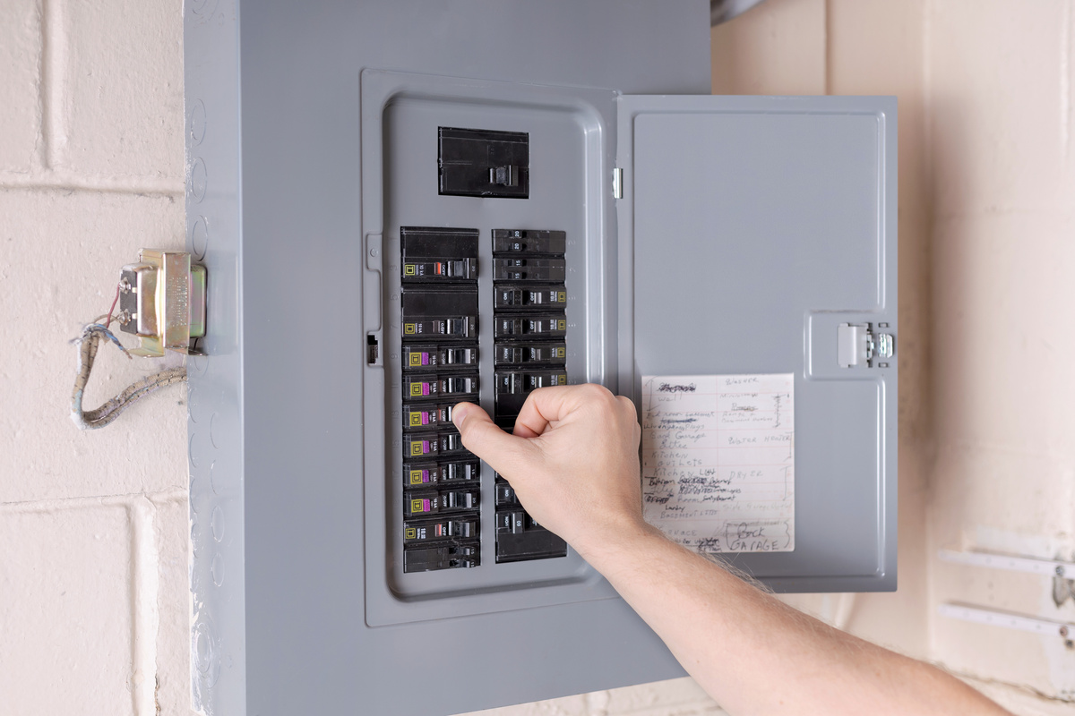 Understand Electrical Panel Costs: Upgrade & Replacement