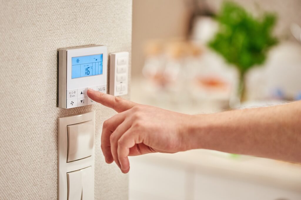 changing temperature on thermostat